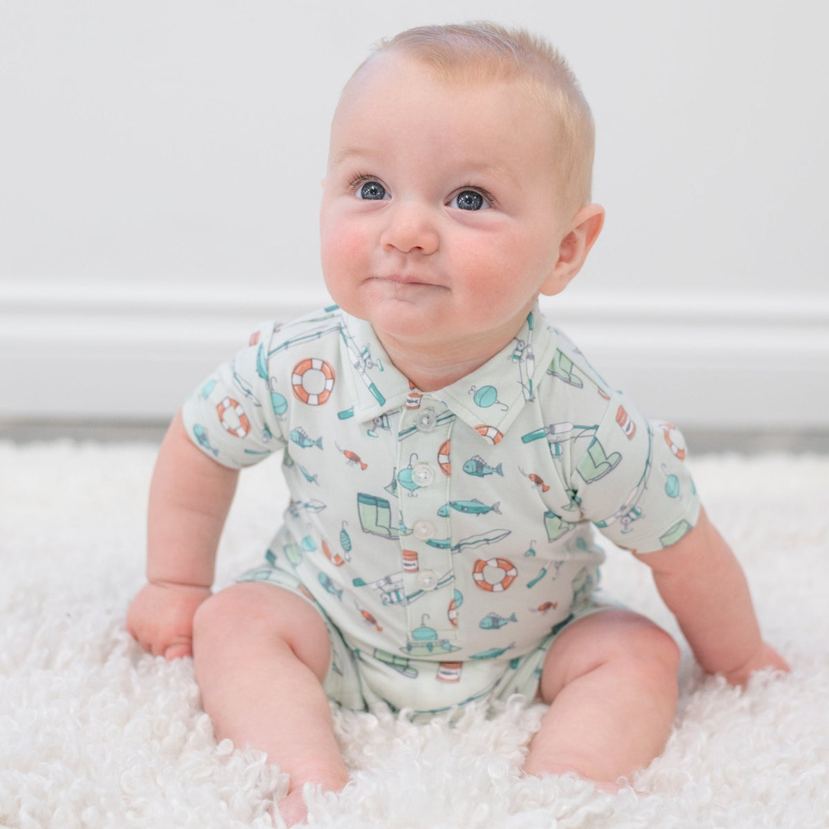 Polo Romper con diseño de cañas de pescar