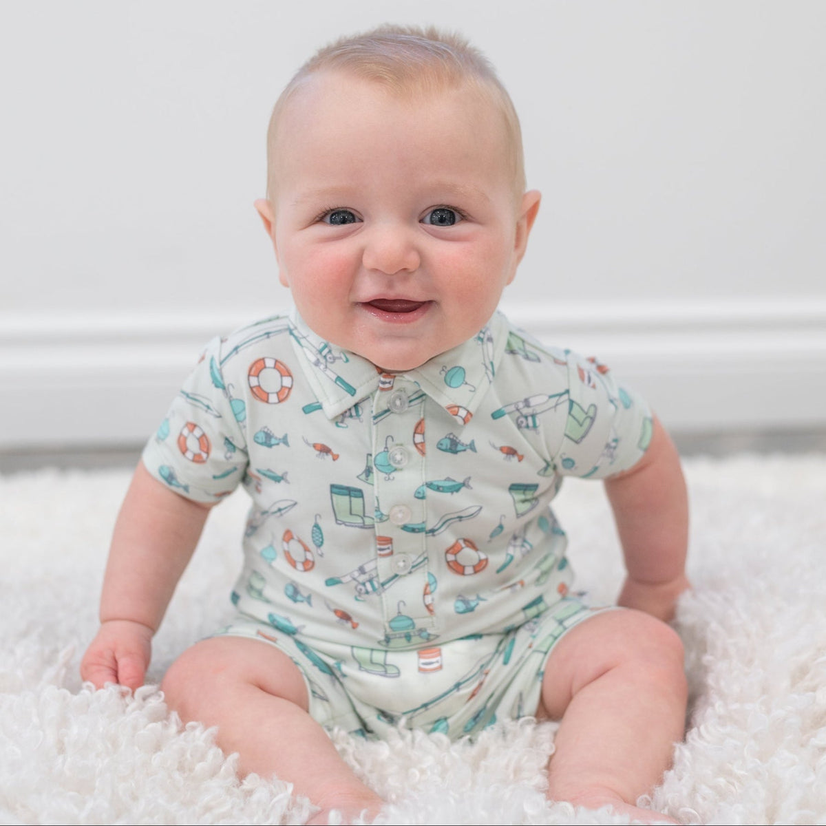 Polo Romper con diseño de cañas de pescar
