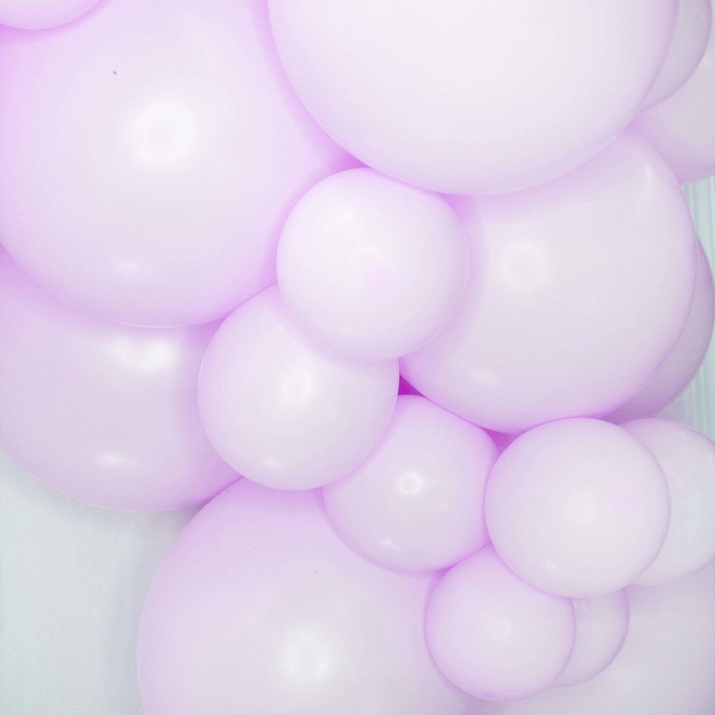 Guirnalda de globos morados