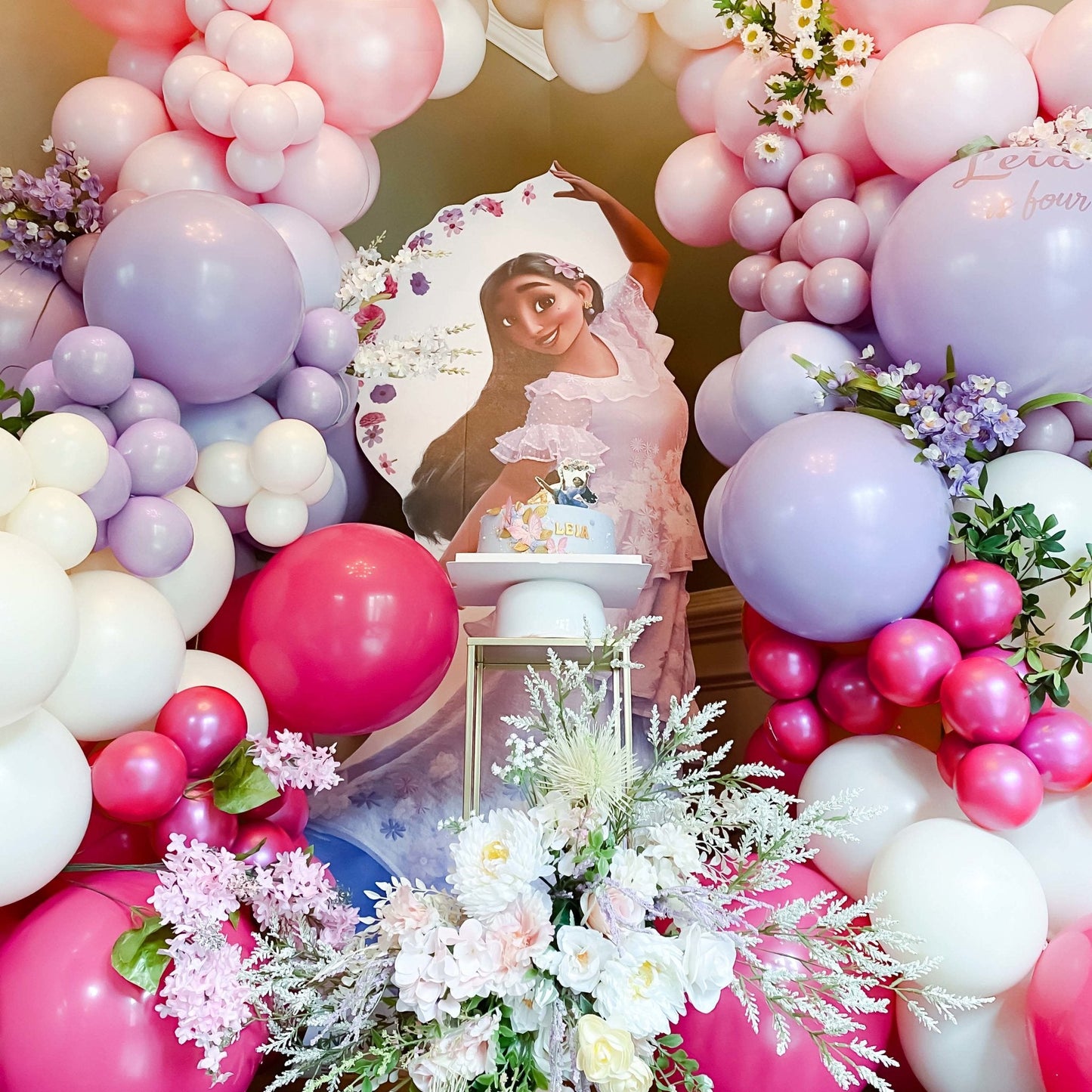 Guirnalda de globos morados
