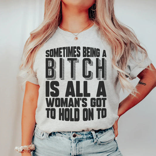 Camiseta "Todo lo que una mujer debe aferrarse"