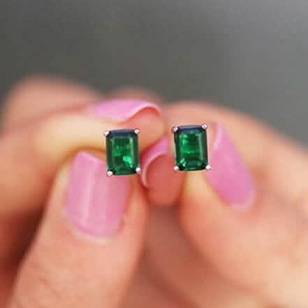 Pendientes de Plata de Ley con Esmeraldas Verdes de 2.00 CTTW de Talla Esmeralda