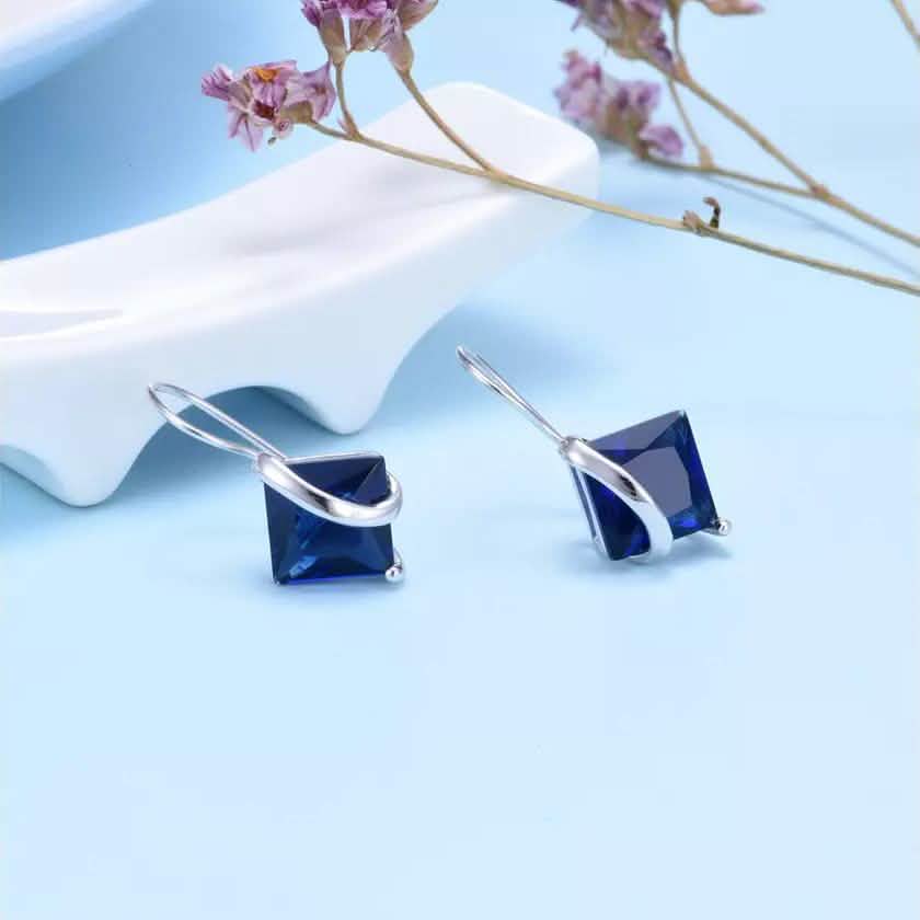 Aretes de plata esterlina con zafiro y corte de diamante