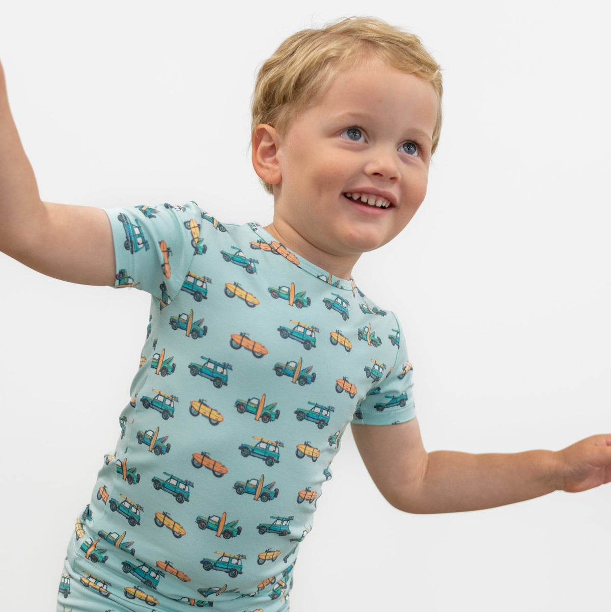 Conjunto de pijama de verano con diseño de playa y surf
