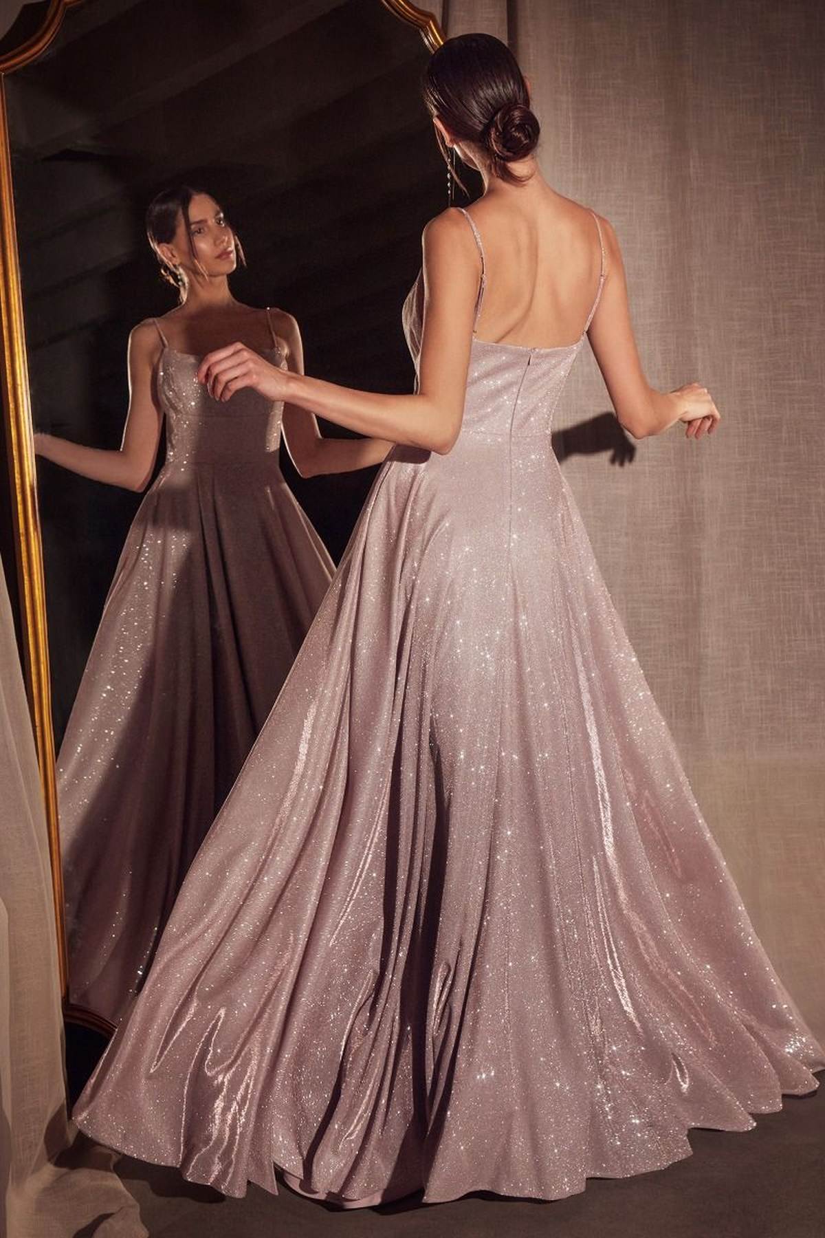 Vestido de Noche Acampanado con Brillo Ladivine Amoris T213 sin Mangas y Tirantes Finos