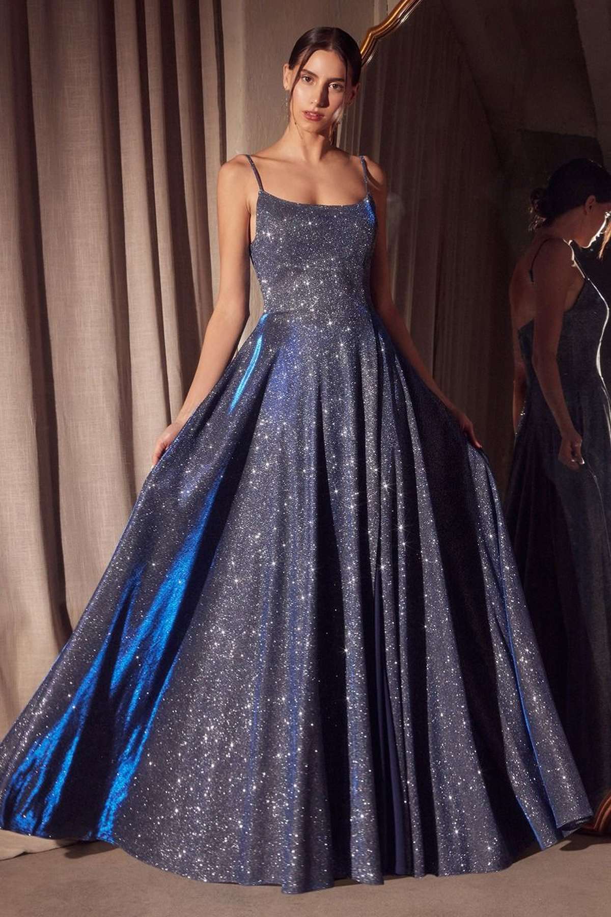Vestido de Noche Acampanado con Brillo Ladivine Amoris T213 sin Mangas y Tirantes Finos