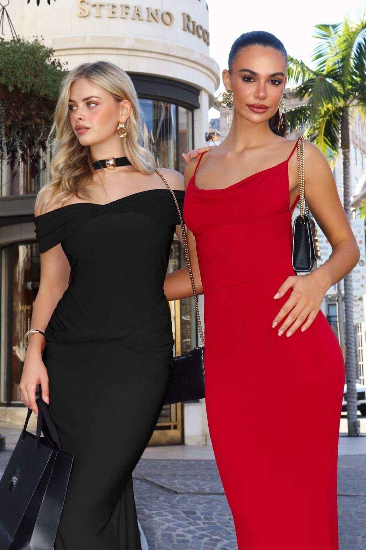 Vestido elástico ajustado Astee T503 con cuello halter y hombros descubiertos