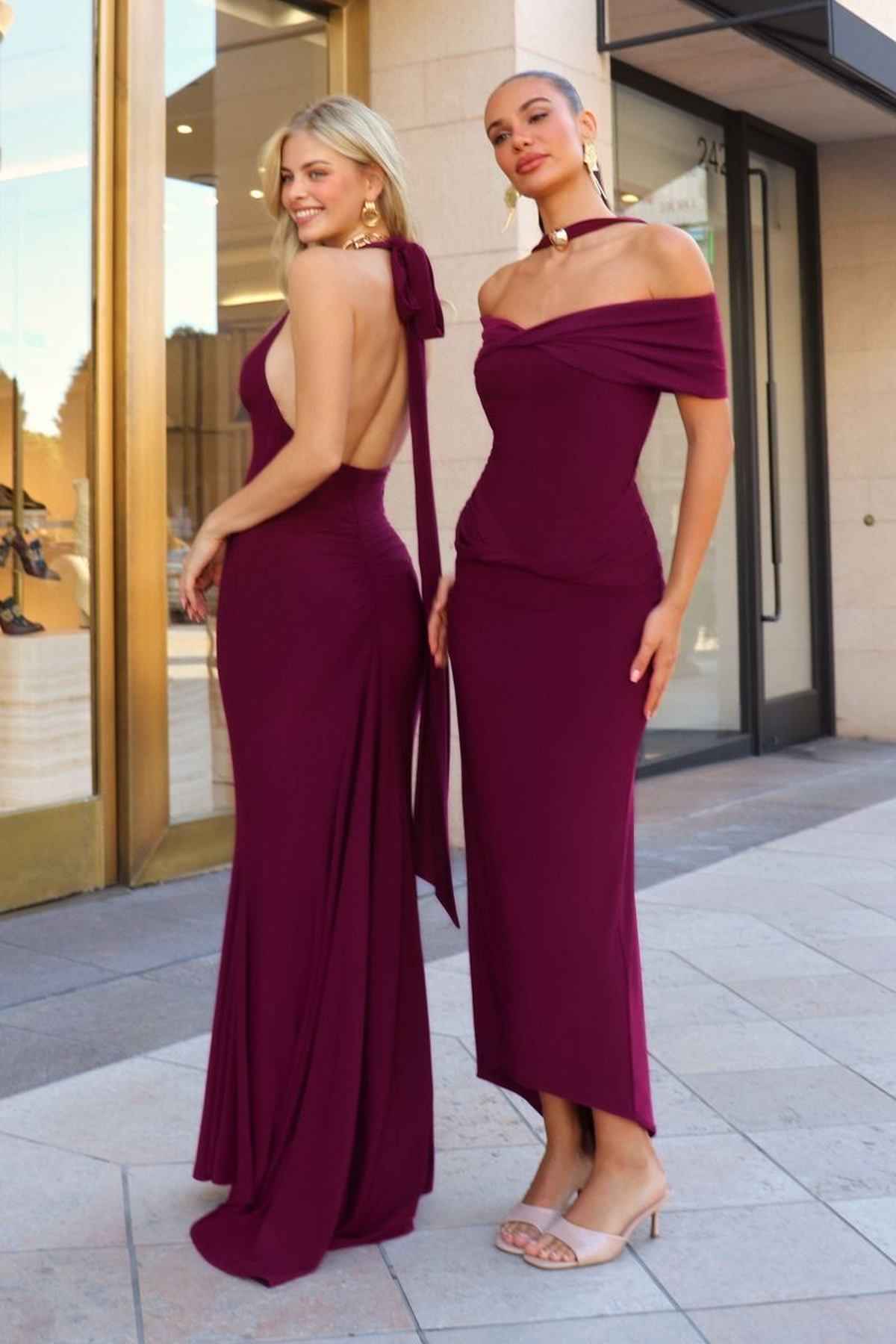 Vestido elástico ajustado Astee T503 con cuello halter y hombros descubiertos
