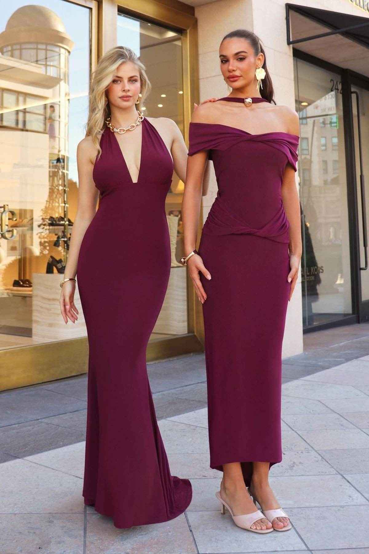 Vestido elástico ajustado Astee T503 con cuello halter y hombros descubiertos