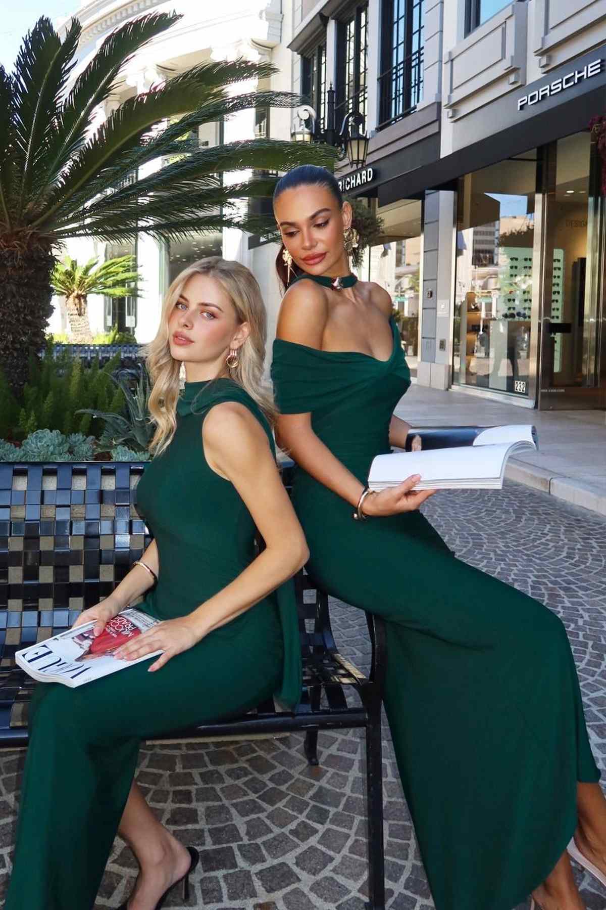 Vestido elástico ajustado Astee T503 con cuello halter y hombros descubiertos