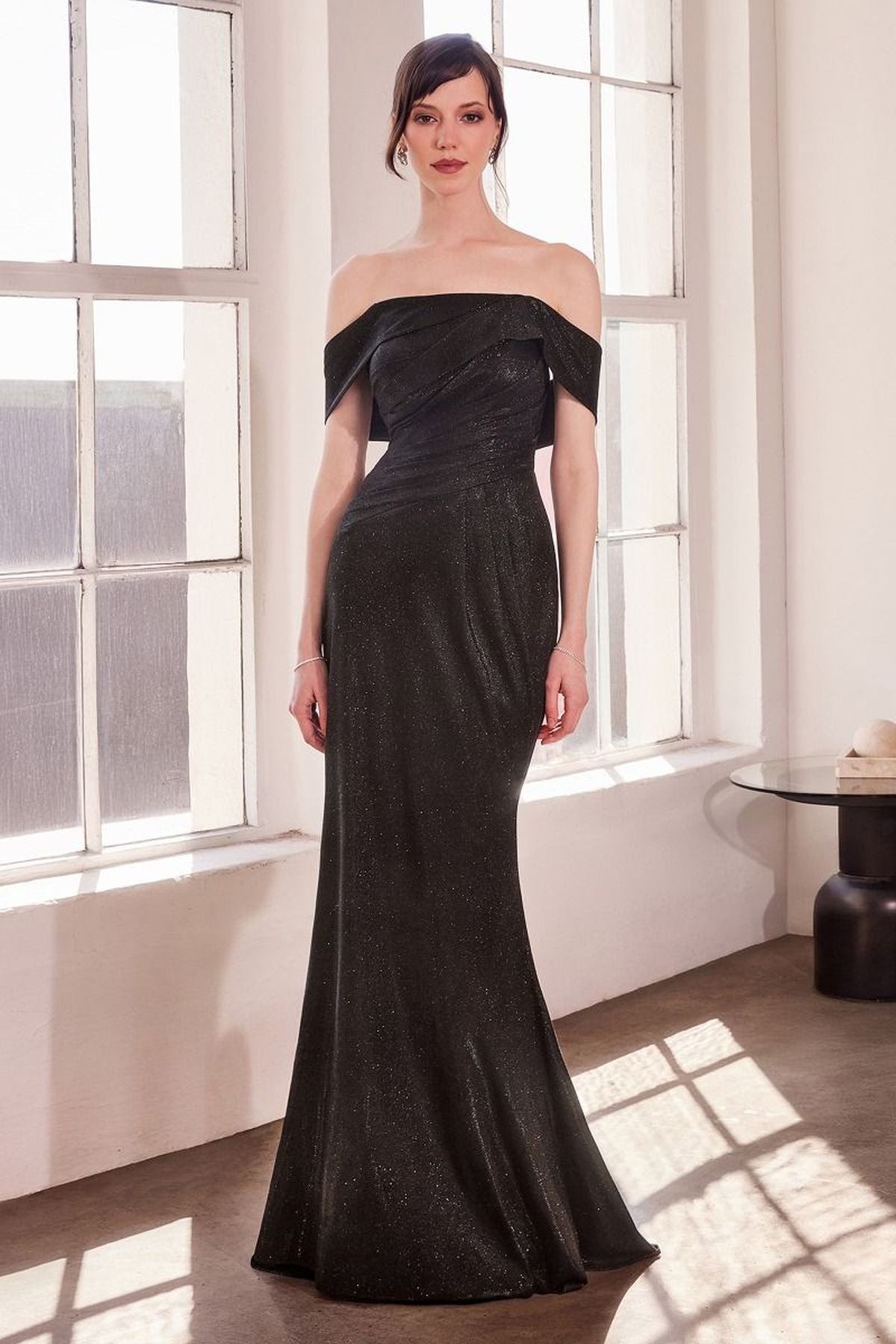 Vestido de gala ajustado clásico modesto con hombros descubiertos Ladivine Amoris T603