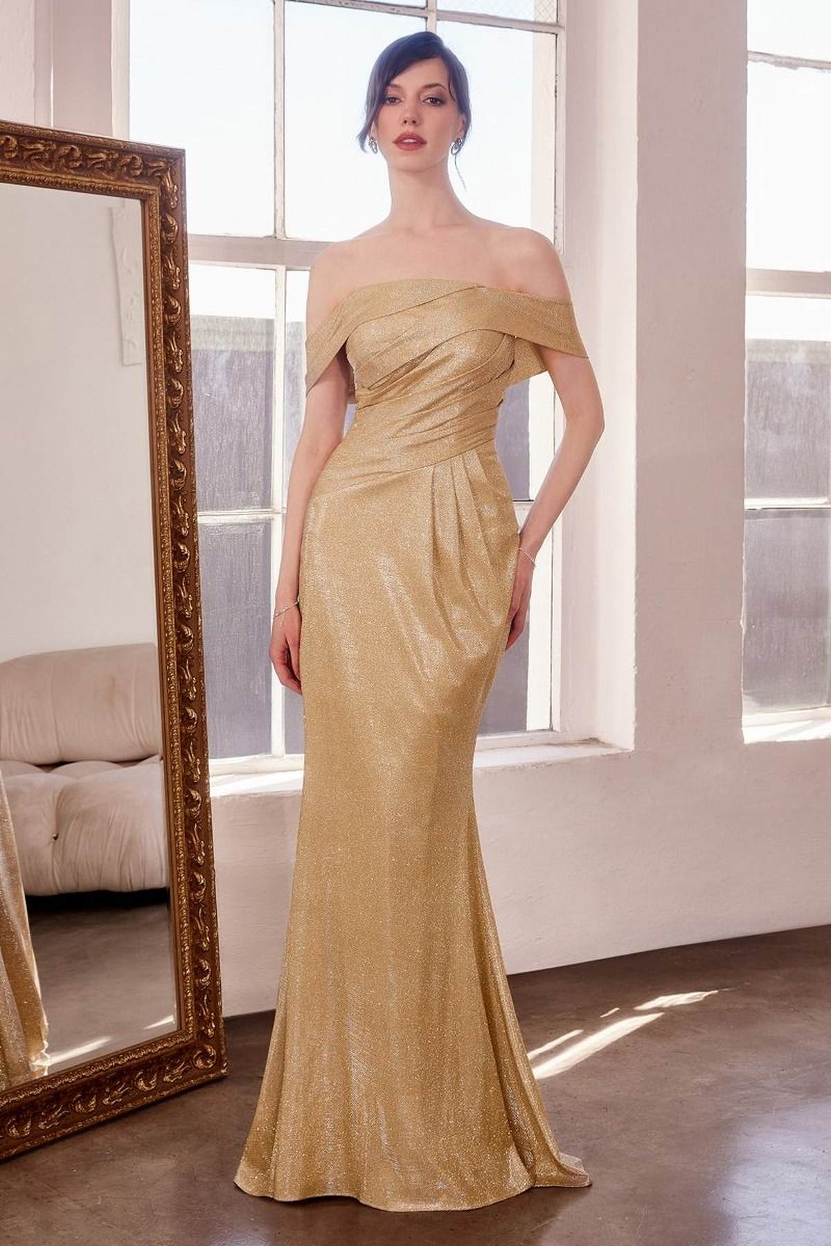 Vestido de gala ajustado clásico modesto con hombros descubiertos Ladivine Amoris T603