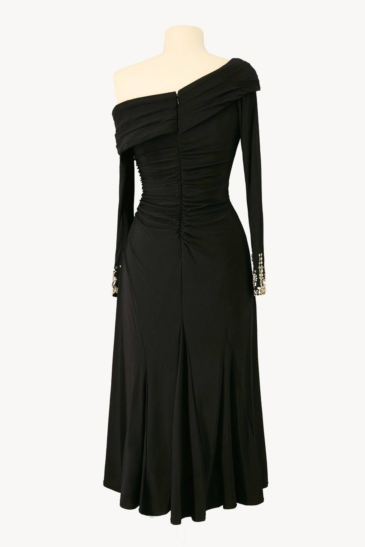 Vestido Ladivine Amoris T803 de manga larga sin hombros hasta la rodilla