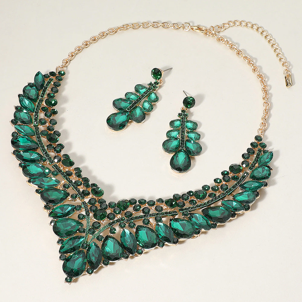 Collar de noche con forma de V adornado con piedras redondas, marquesa y lágrima