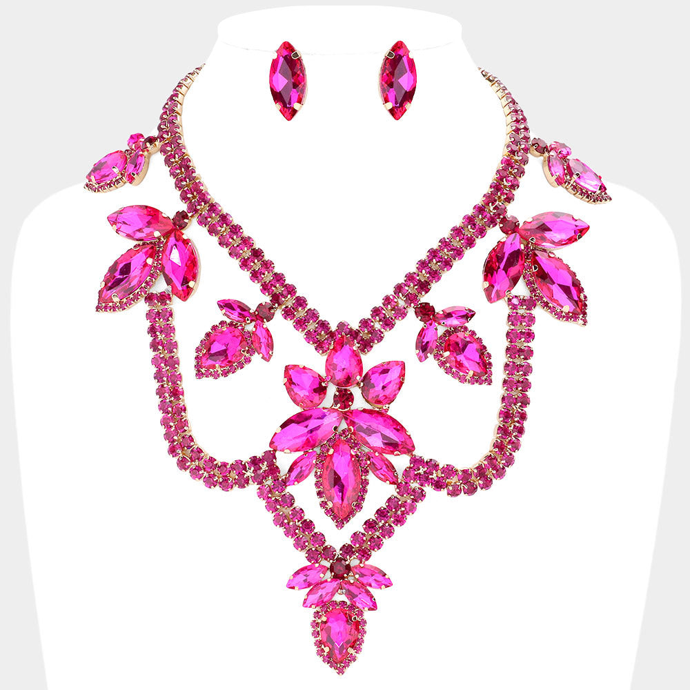 Collar de noche drapeado acentuado con piedra marquesa en forma de lágrima