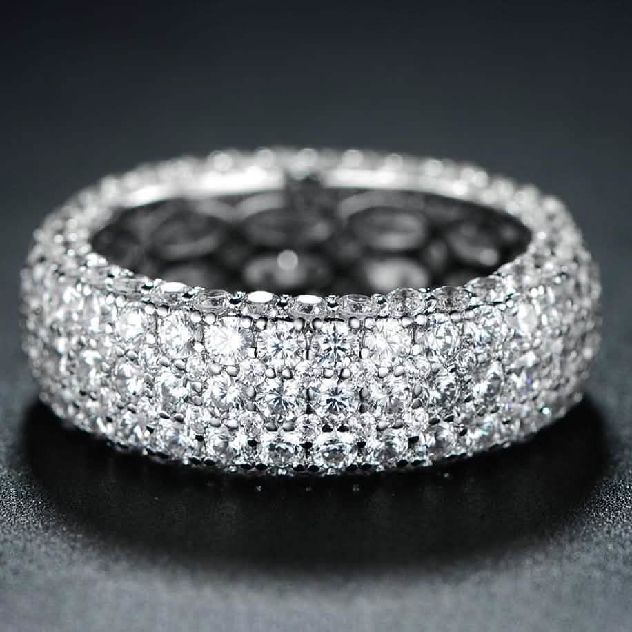 Anillo Eternity de Cinco Filas Chapado en Oro Blanco - Varios Tamaños