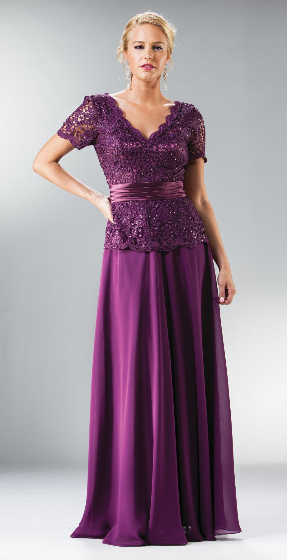 LIQUIDACIÓN - Cinderella Divine 1452 - Vestido largo negro con top de encaje y cuello en V (Talla 2XL)