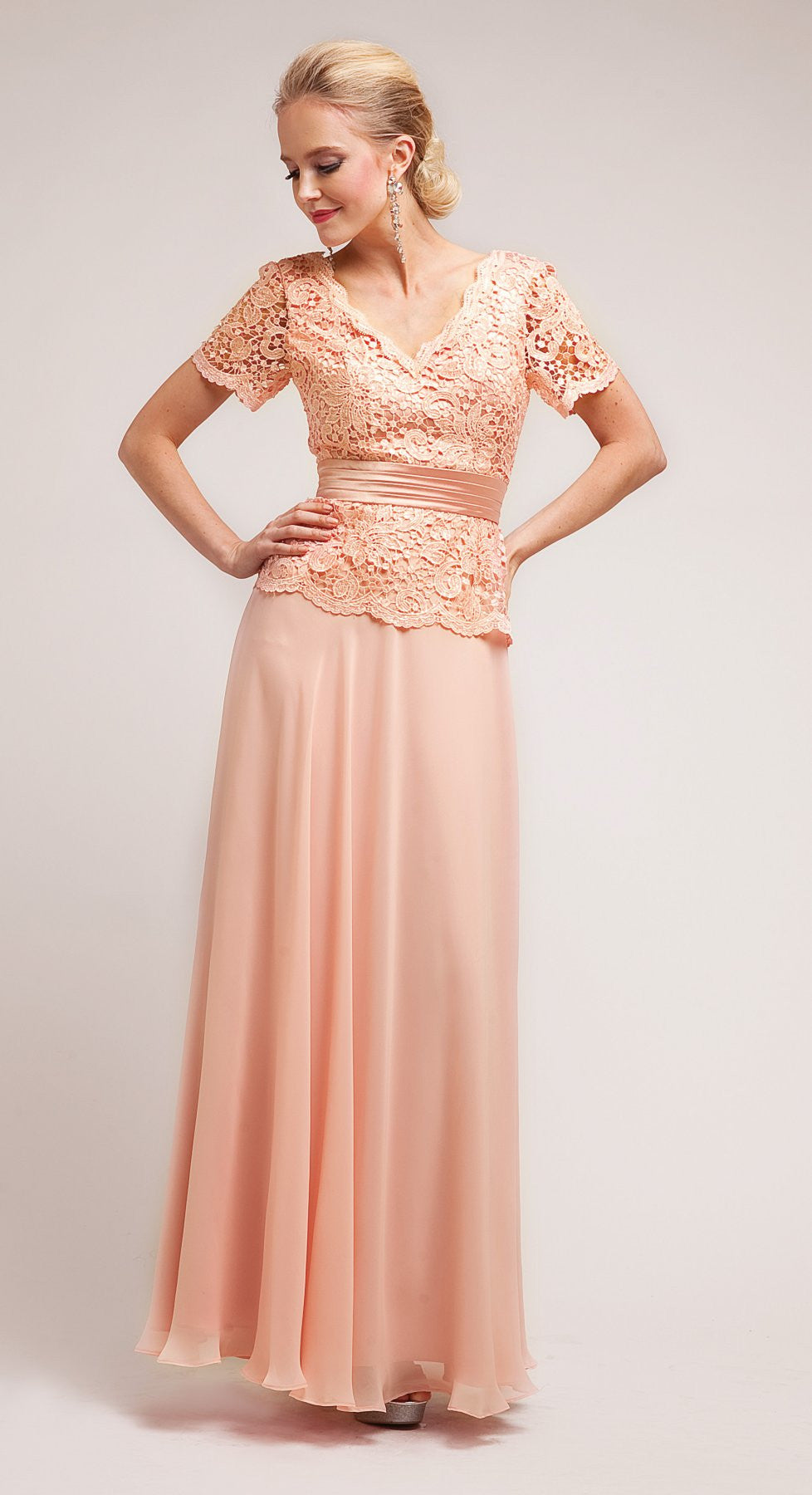 LIQUIDACIÓN - Cinderella Divine 1452 - Vestido largo negro con top de encaje y cuello en V (Talla 2XL)