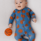 Mameluco con cremallera y diseño de baloncesto